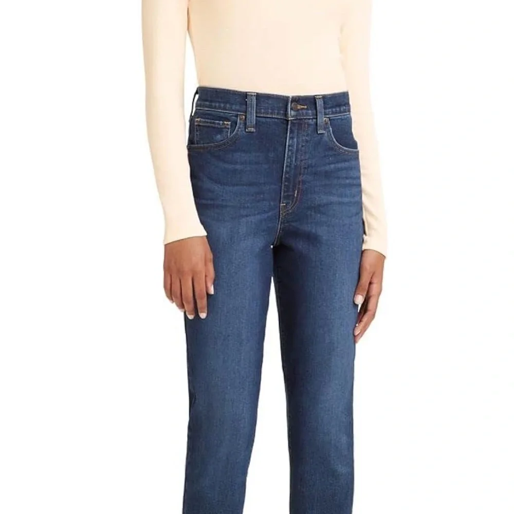 NWT Levi’s High Waisted Mom Jeans - Picture 1 of 7